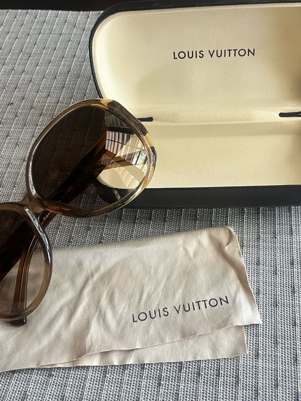 Louis Vuitton Soupcon GM Z0283E Oversized Sunglasses Brown Gold Monogram